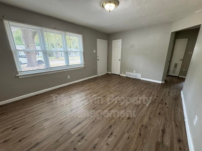 Building Photo - 9733 Dennis Dr
