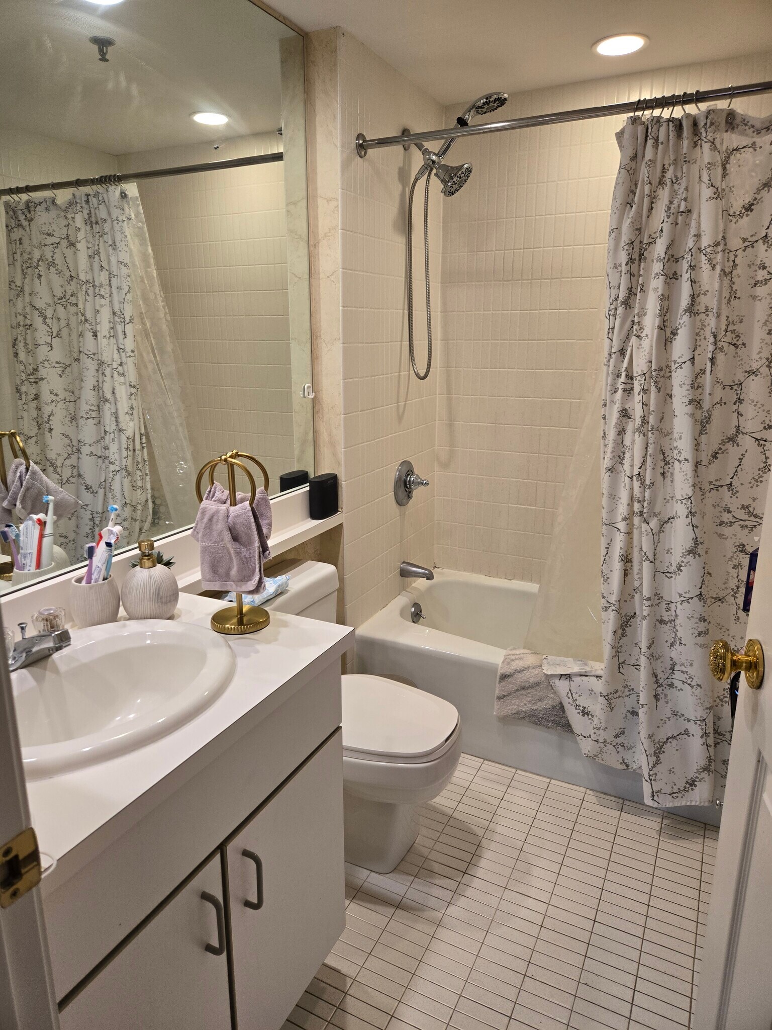 Building Photo - 193 Oak St