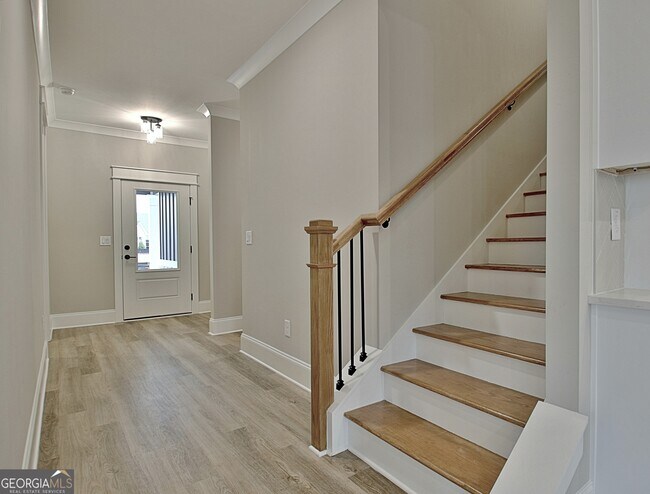 Building Photo - 190 Redhaven Dr