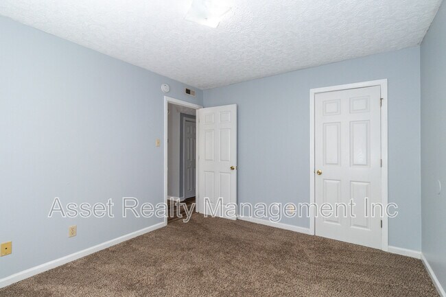 Building Photo - 517 Evelyn Ave