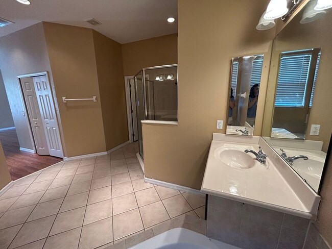Building Photo - 854 Kazaros Cir