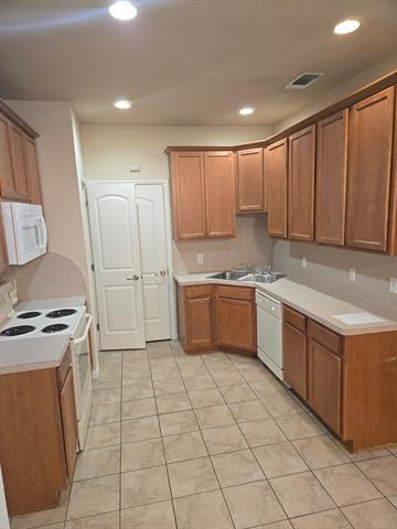 Building Photo - 1629 Summerhill Ct