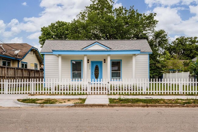 Primary Photo - 409 Quitman St