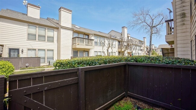 Building Photo - 2277 S Kirkwood Rd