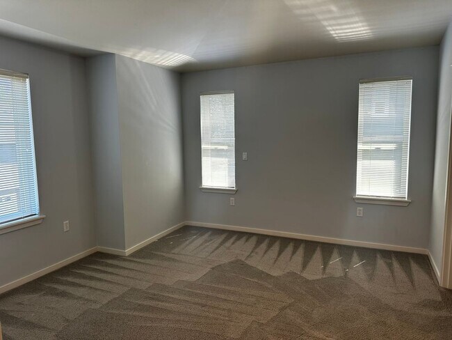 Building Photo - 3Bd/2.5Ba Bellevue Townhouse