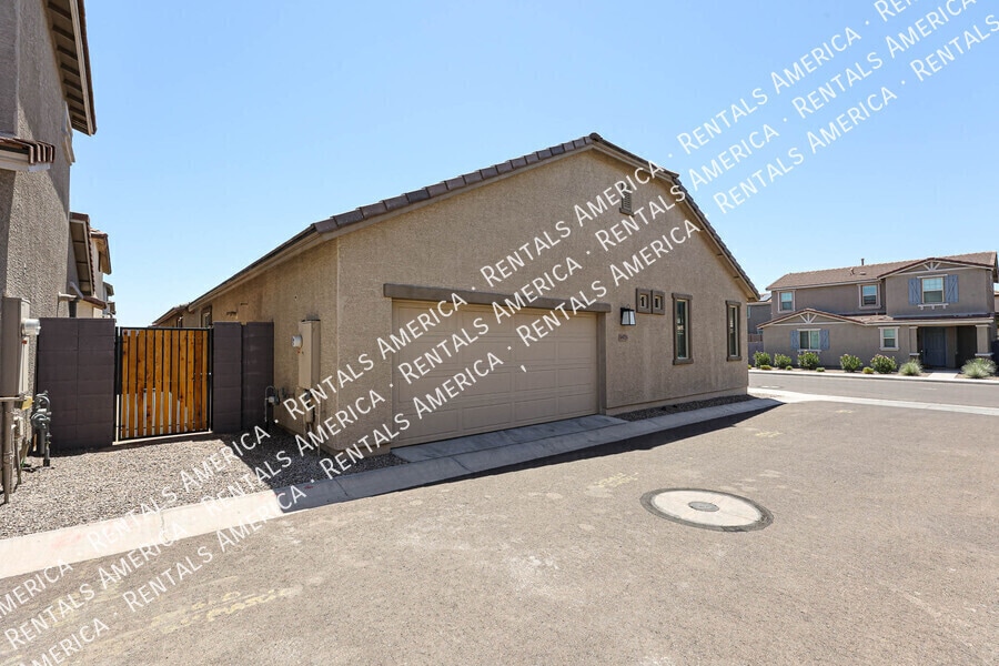 Building Photo - 9978 W Piccadilly Rd