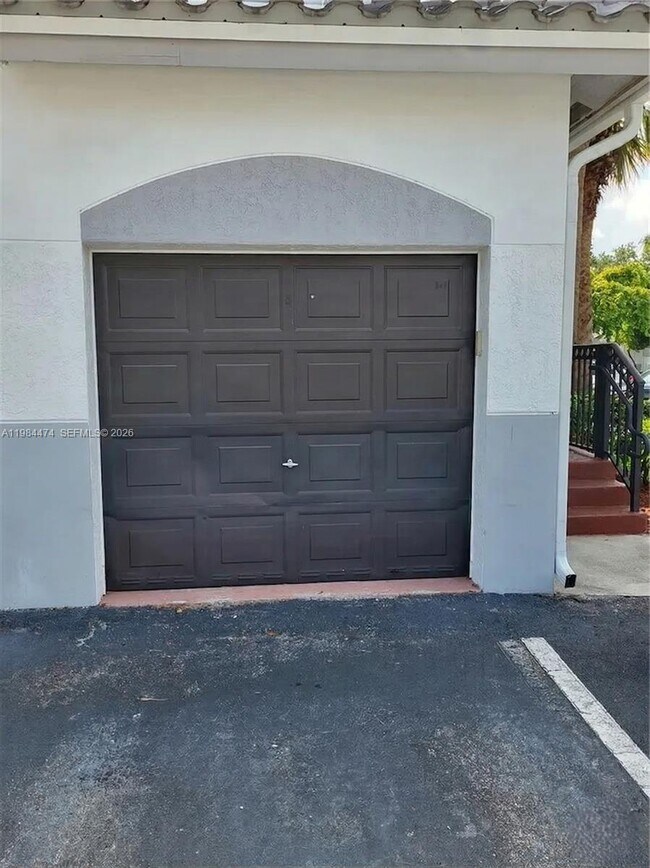 Building Photo - 721 SW 148th Ave