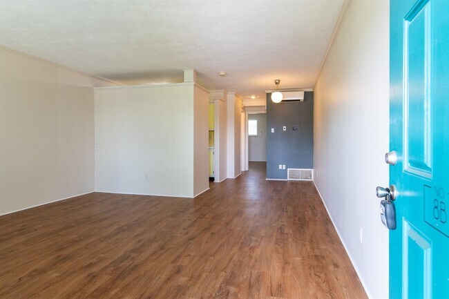 Building Photo - 1685 Alexandria Dr