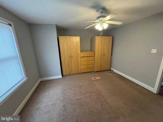 Building Photo - 1068 Floyd Terrace