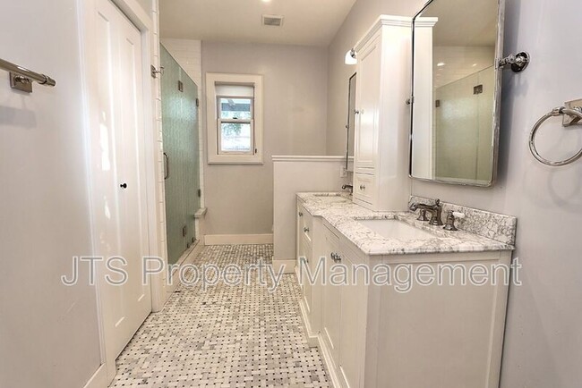 Building Photo - 809 Figueroa St