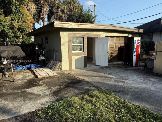 Building Photo - 1132 NW 30th Ave