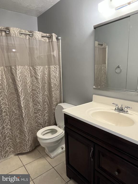 Building Photo - 18451 Stone Hollow Dr