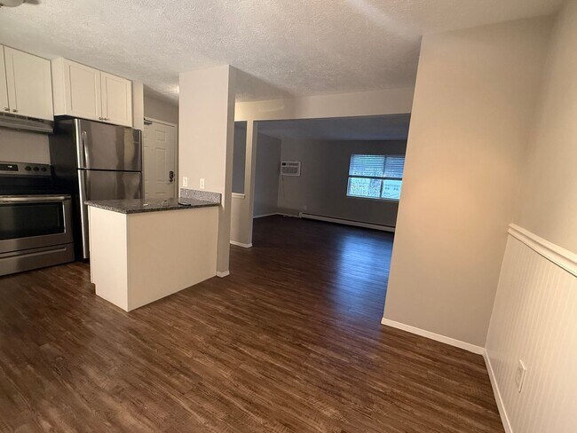 Building Photo - Hassle Free Living in TC