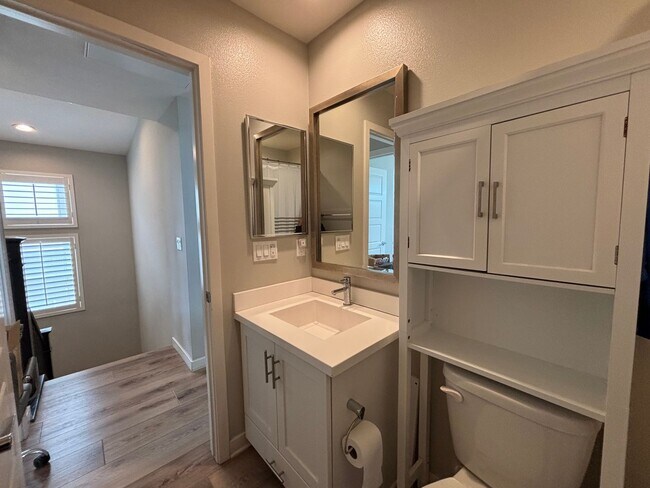 Building Photo - Updated 4 Bedroom 3.5 bath Condo located i...