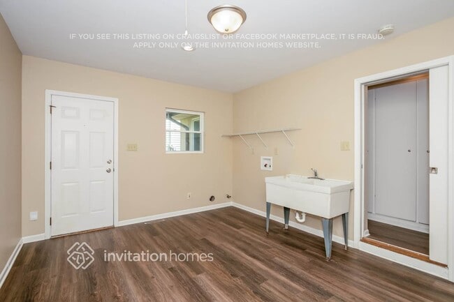 Building Photo - 54 E Schubert Ave
