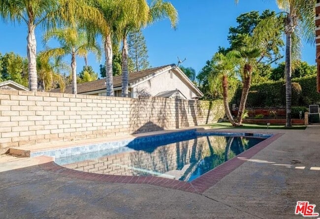 Building Photo - 233 Longfellow St