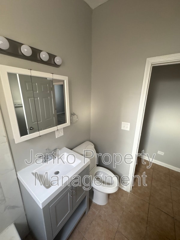 Building Photo - 7314 S Kenwood Ave