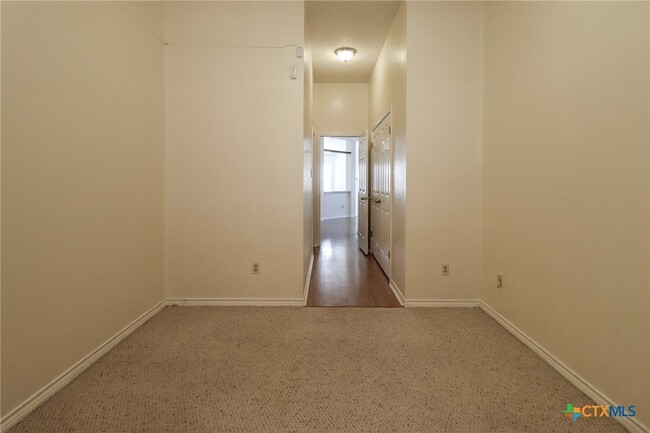 Building Photo - 608 Totem Trail