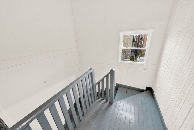 Building Photo - 1121 W Columbia Ave