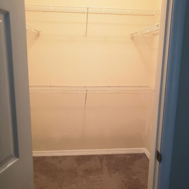 Building Photo - Very nice 2bed/1bath condo on 2nd floor in gated Enclave at Richmond place in New Tampa!