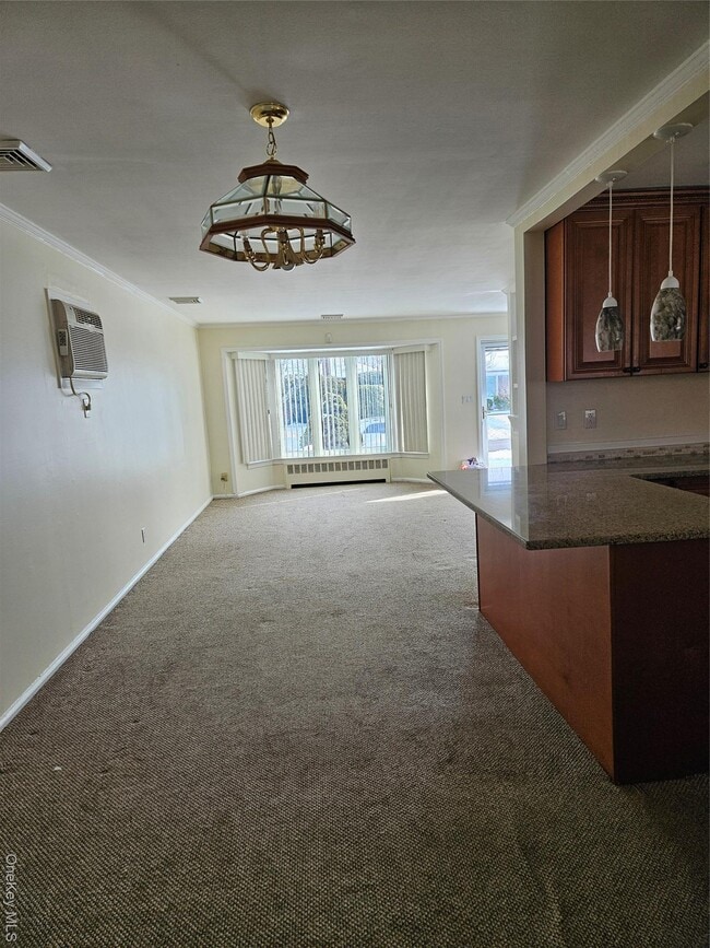 Building Photo - 102 Birchwood Park Dr