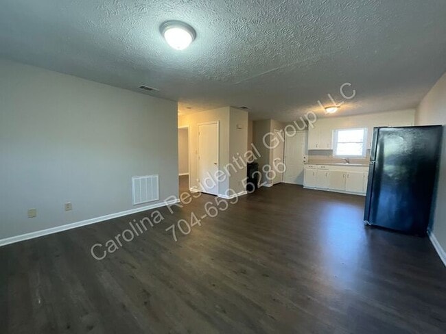 Building Photo - 322 E Sumter St