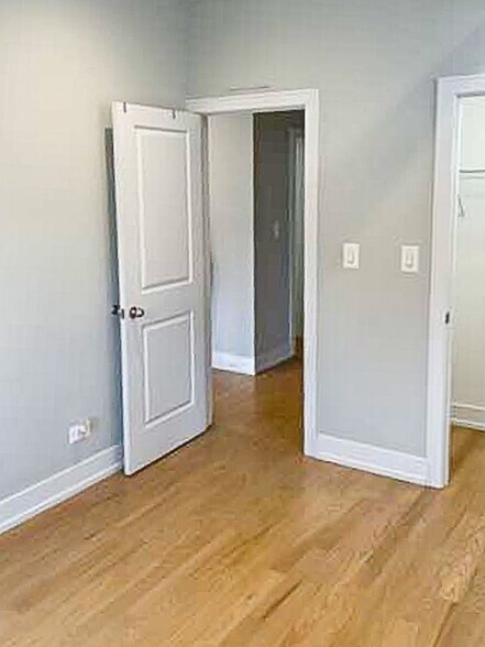 Building Photo - 4863 N Paulina St