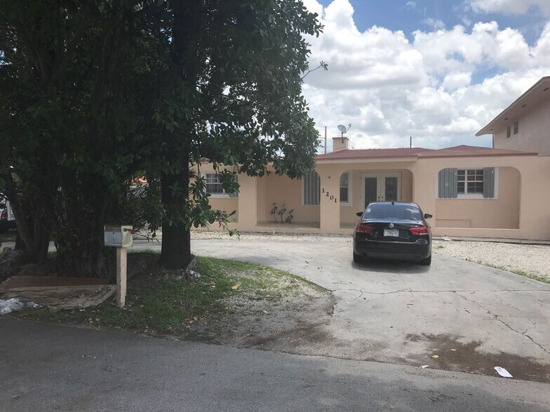 Building Photo - 1201 SW 74th Ct