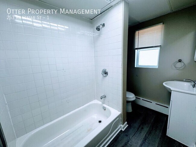 Building Photo - 253 Rosemar St