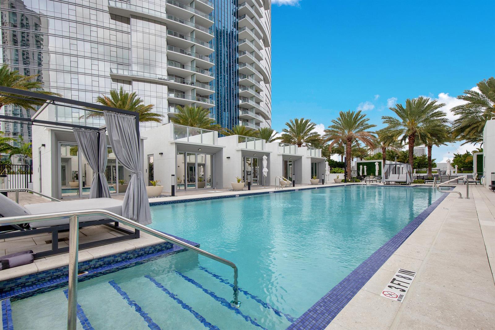 Building Photo - 851 NE 1st Ave