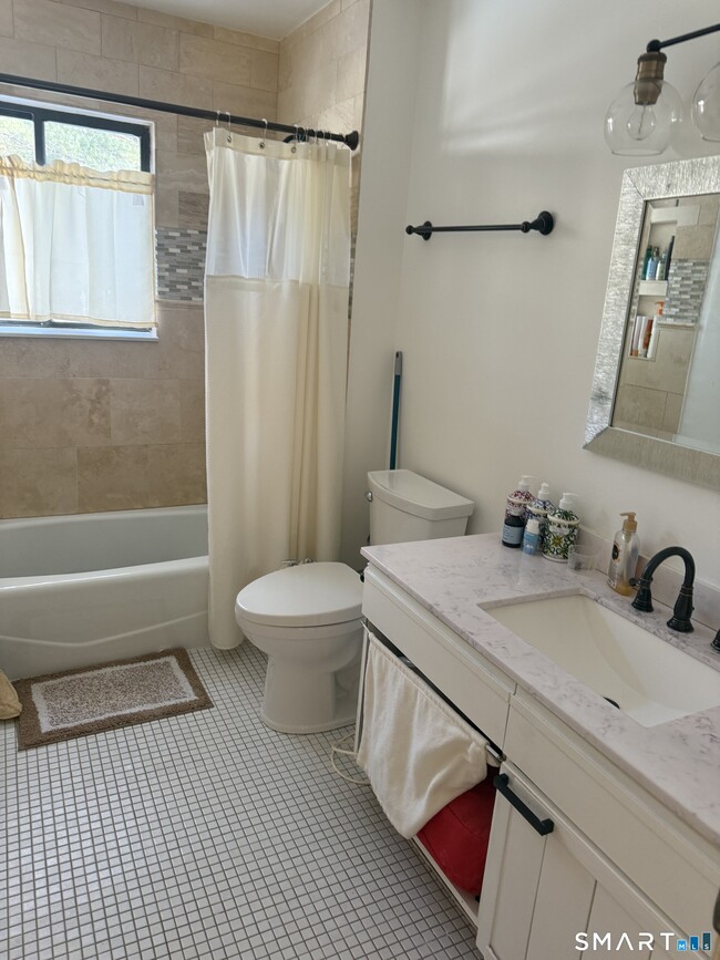 Building Photo - 8 Crossroads Ln