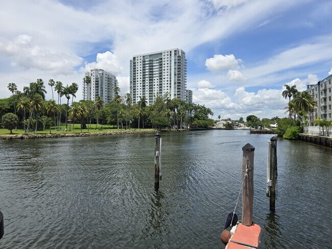 Building Photo - 1700 NW North River Dr