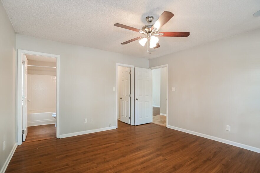 Building Photo - 9928 Peppermint Ln