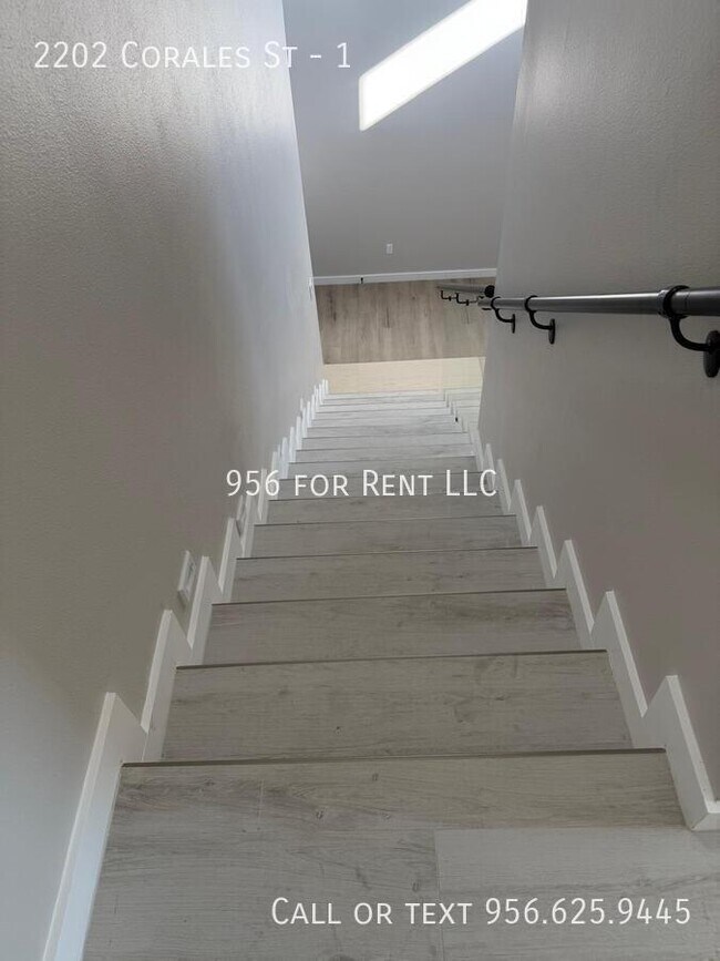 Building Photo - 2202 Corales St