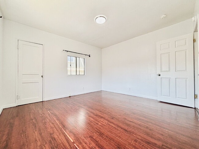 Building Photo - 2511 Ganahl St