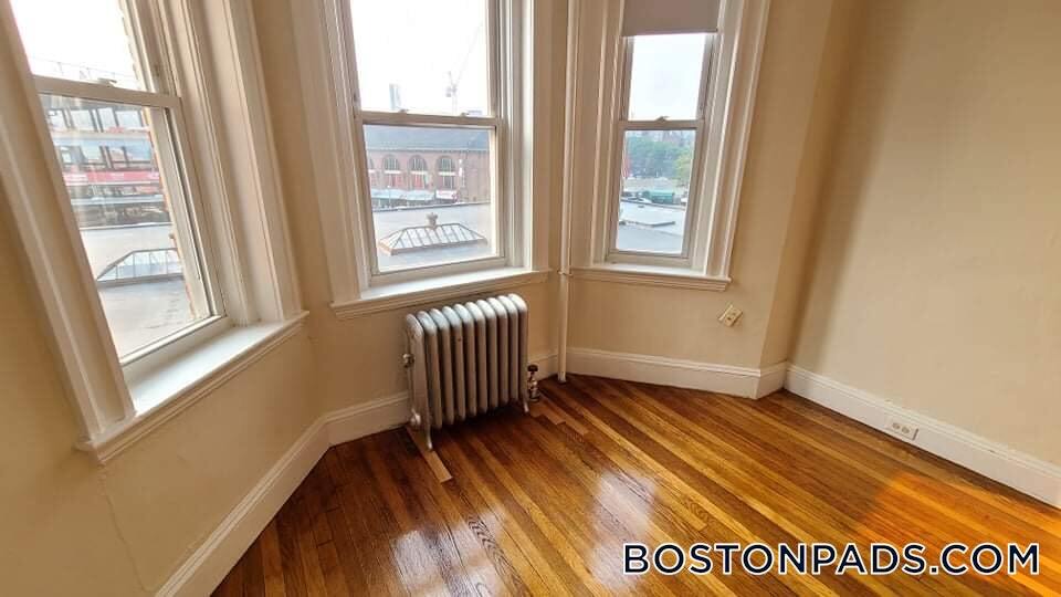 Building Photo - 1179 Boylston St