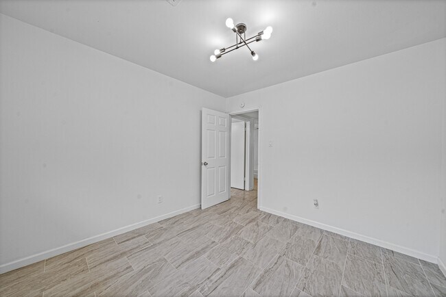 Building Photo - 11823 S Willow Cir