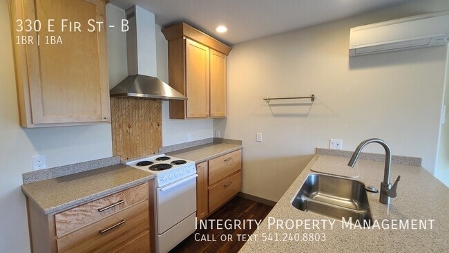 Building Photo - 330 E Fir St