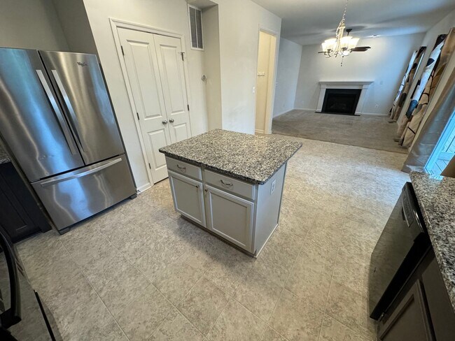 Building Photo - Single Family Home