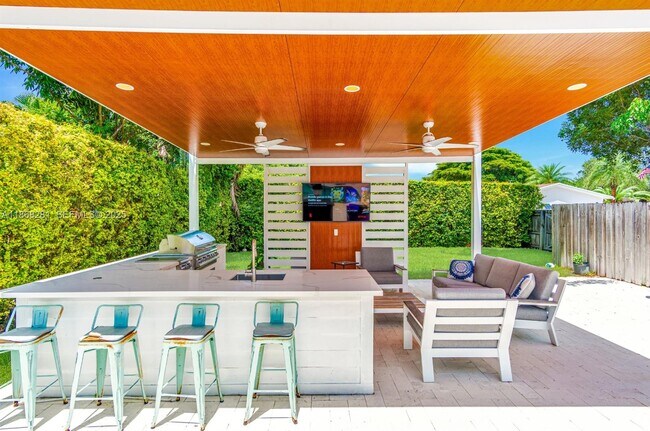 Building Photo - 16550 SW 77th Ct