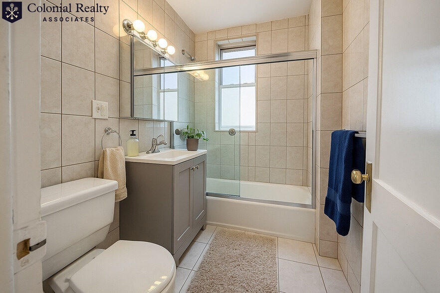 Building Photo - 73 Thatcher St