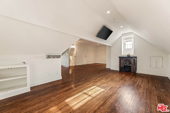 Building Photo - 602 11th St