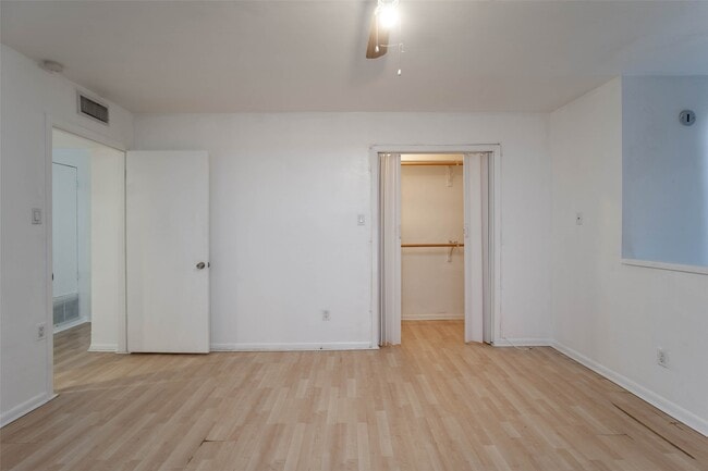 Building Photo - 6311 Riverview Way