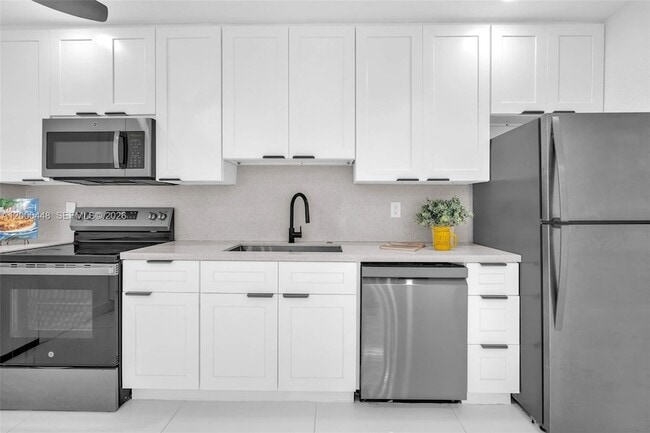 Building Photo - 770 SE 2nd Ave