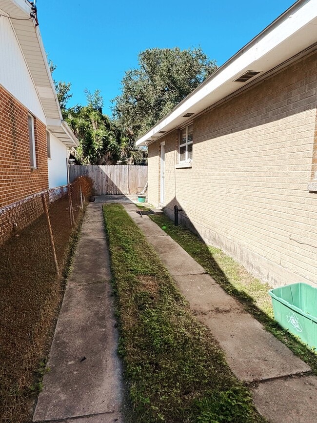 Building Photo - 936 Brockenbraugh Ct