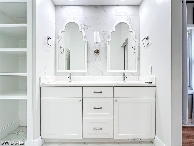 Building Photo - 351 Pindo Palm Dr