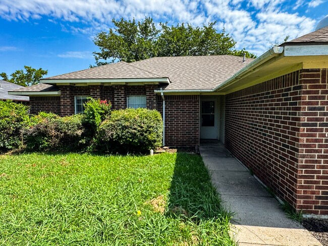 Building Photo - 3016 Eastland Ave