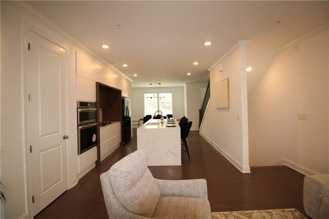 Building Photo - 6641 Beacon Dr