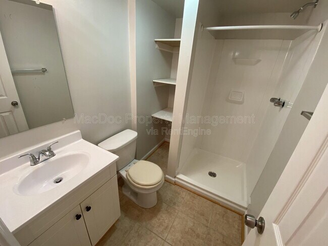 Building Photo - 6022 Battlefield Green Dr