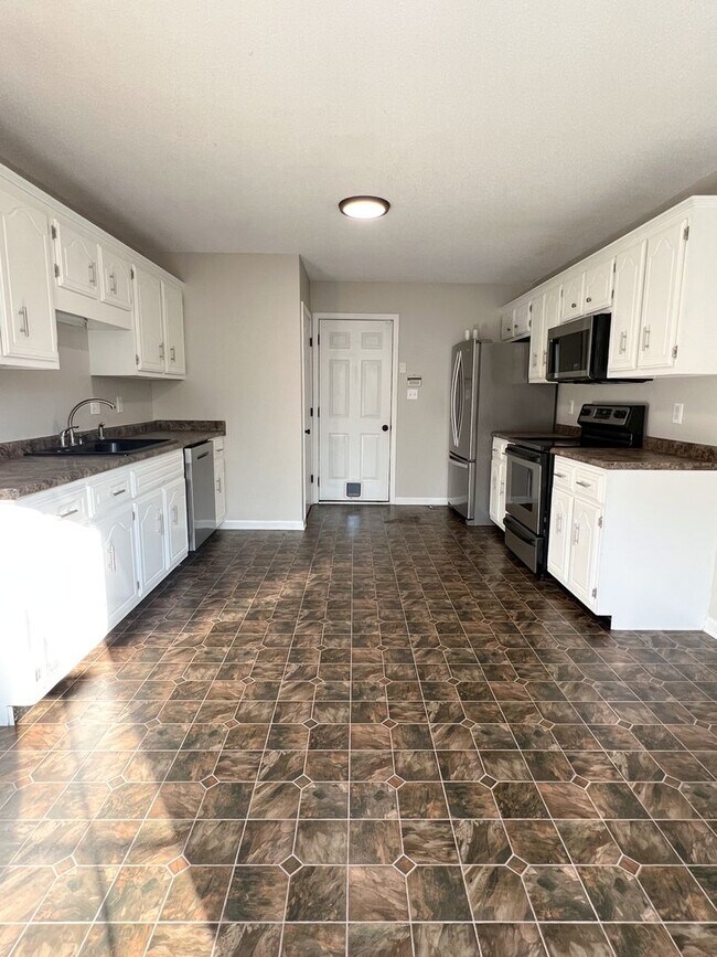 Building Photo - Beautiful Single-Family Home! Bonus Room, ...